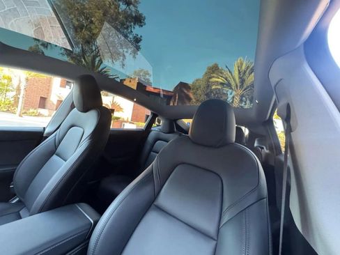Used 2024 Tesla Model Y Long Range AWD/4WD image 11