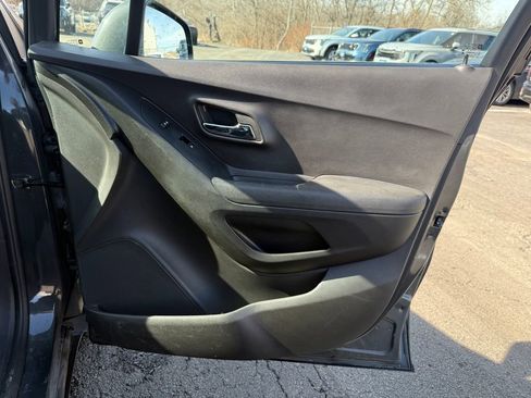 Used 2017 Chevrolet Trax LT image 16