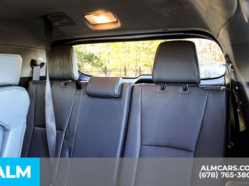 Used 2021 Toyota Highlander XLE image 19