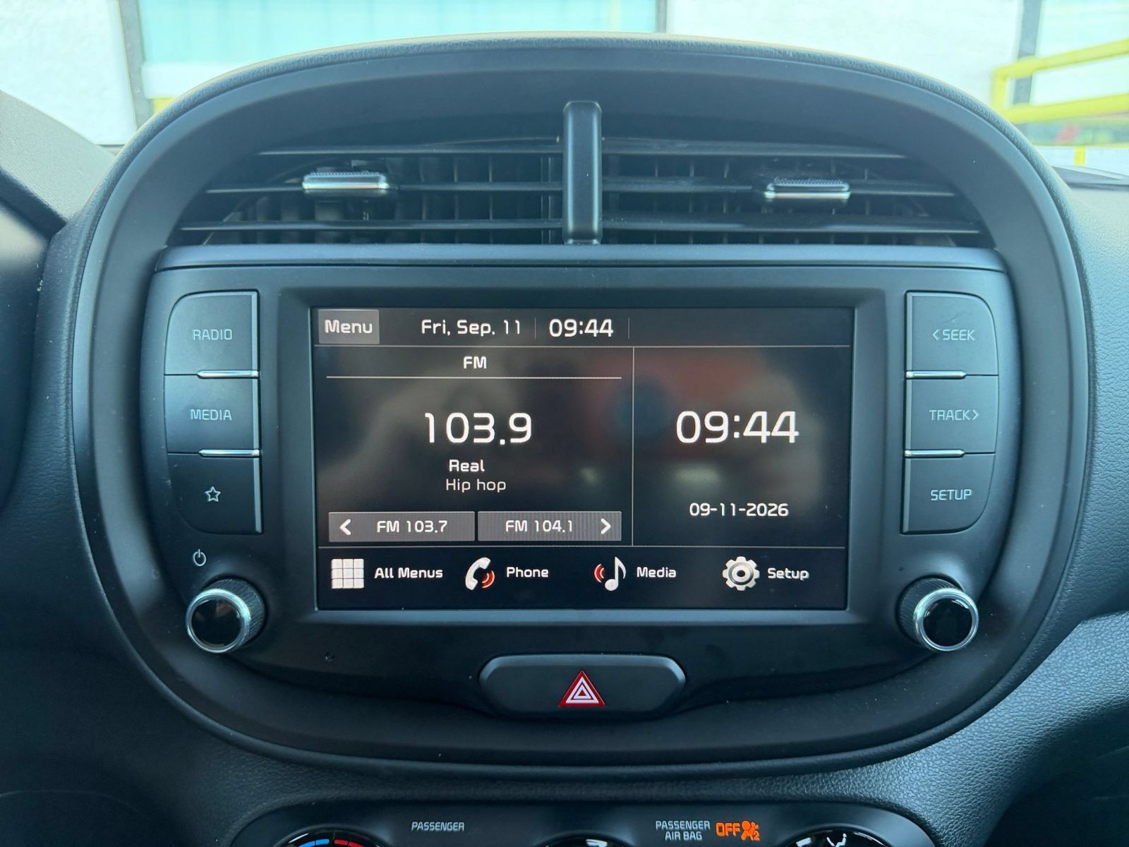 Used 2025 Kia Soul LX w/ LX Technology Package FWD image 19
