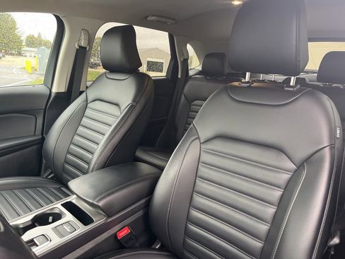 Used 2024 Ford Edge SEL w/ Convenience Package image 12