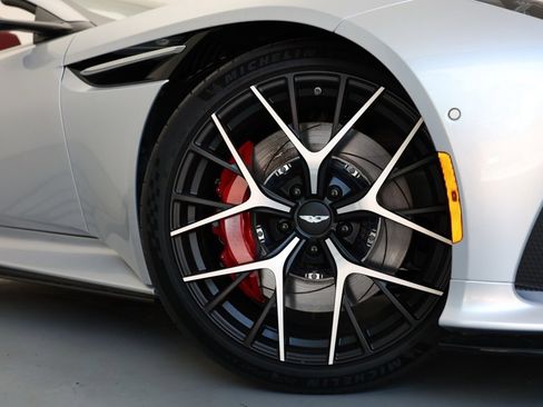 Used 2025 Aston Martin DB12 Volante image 8