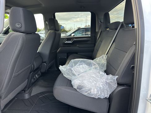 Used 2025 Chevrolet Silverado 2500 LT w/ Convenience Package image 11