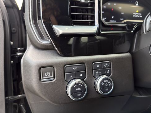 Used 2022 GMC Sierra 1500 SLT w/ SLT Convenience Package AWD/4WD image 33