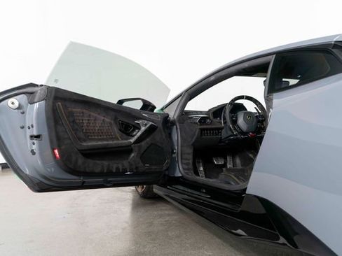 Used 2018 Lamborghini Huracan Performante image 13