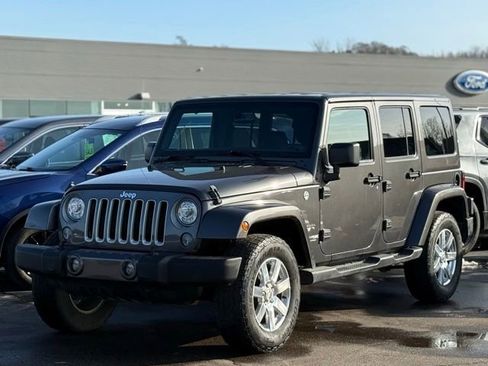 Used 2018 Jeep Wrangler Unlimited Sahara w/ Connectivity Group image 30