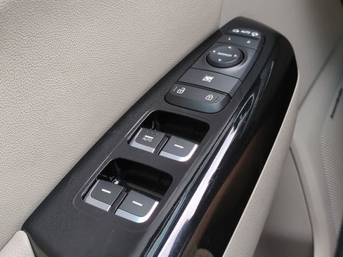 Certified 2021 Kia Sportage EX w/ EX Technology Package image 25