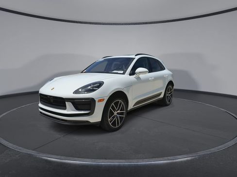 Certified 2023 Porsche Macan Turbo AWD/4WD image 4