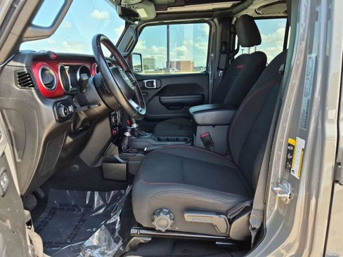 Used 2023 Jeep Wrangler Unlimited Rubicon w/ Cold Weather Group AWD/4WD image 9