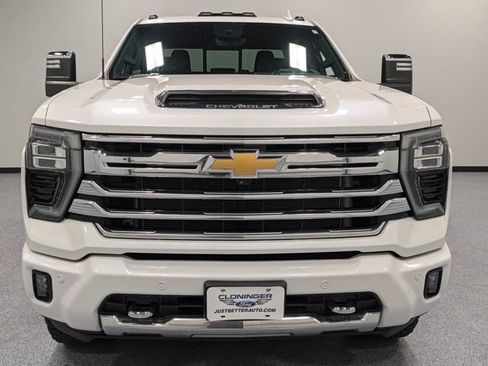 Used 2024 Chevrolet Silverado 2500 High Country w/ Technology Package AWD/4WD image 3