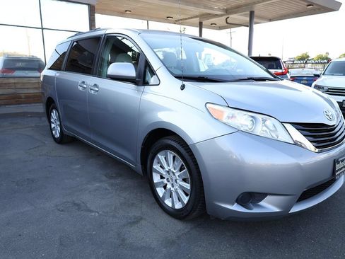 Used 2011 Toyota Sienna LE AWD/4WD image 33