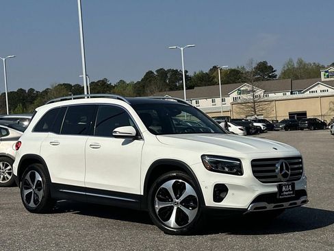 Used 2025 Mercedes-Benz GLB 250 4MATIC image 1