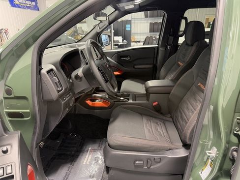 Used 2025 Nissan Frontier PRO-4X image 10