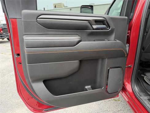 Used 2024 GMC Sierra 2500 AT4 w/ AT4 Premium Plus Package AWD/4WD image 17
