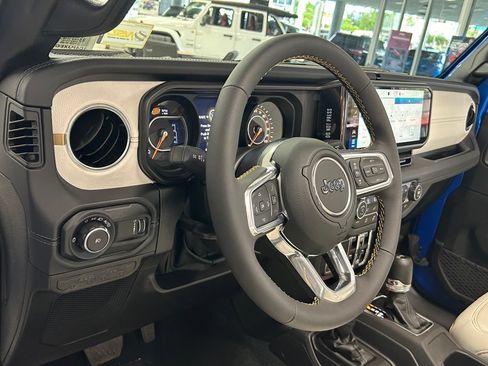 Used 2024 Jeep Wrangler Unlimited Sahara AWD/4WD image 32