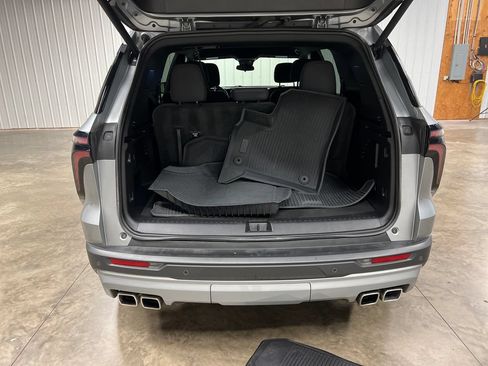 Certified 2024 Chevrolet Traverse LT w/ Trailering Package AWD/4WD image 12