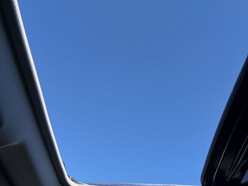 Used 2022 Toyota RAV4 XLE Premium image 8