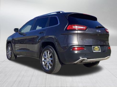 Used 2018 Jeep Cherokee Limited image 3