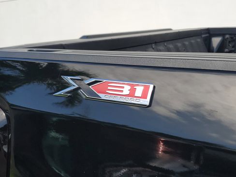 Used 2024 GMC Sierra 1500 SLT w/ SLT Convenience Package AWD/4WD image 8