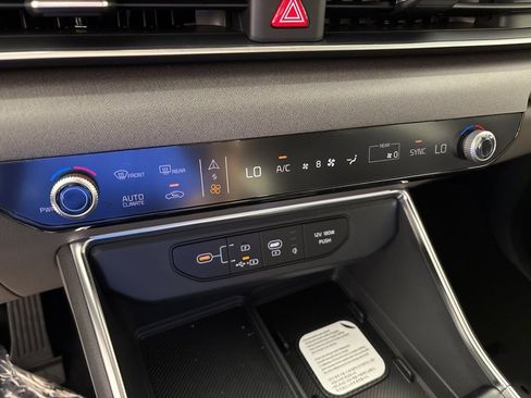 New 2026 Kia Carnival EX FWD image 39
