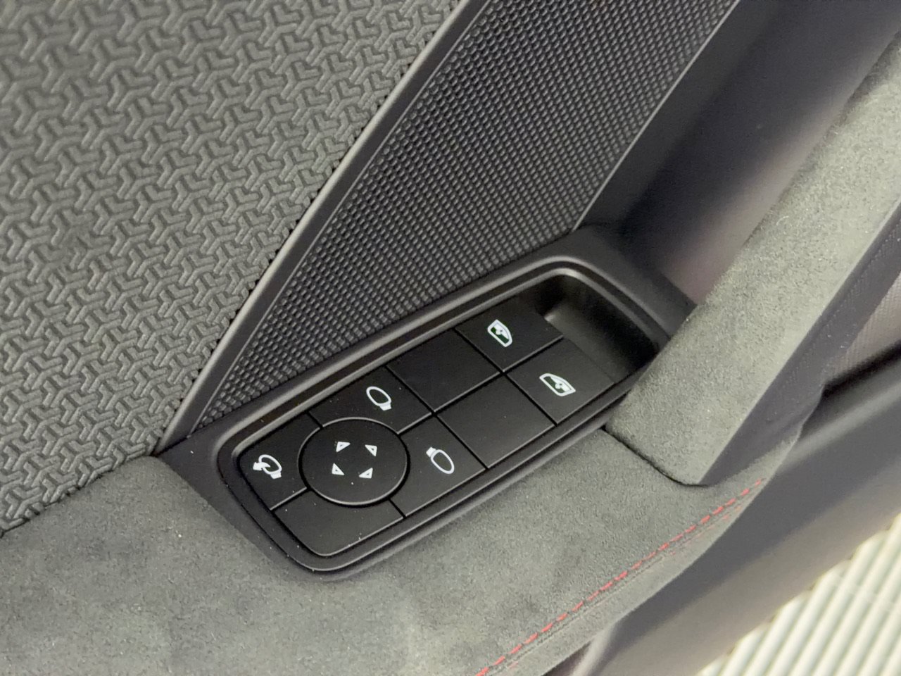 Certified 2026 Porsche 911 Targa 4 GTS AWD/4WD image 17