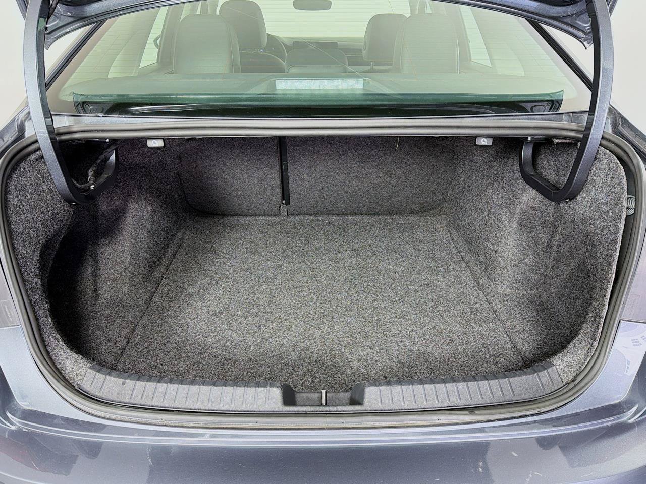 Used 2025 Volkswagen Jetta SE FWD image 42
