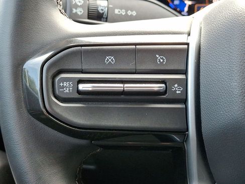 Used 2024 Chevrolet Colorado LT w/ LT Convenience Package II AWD/4WD image 17