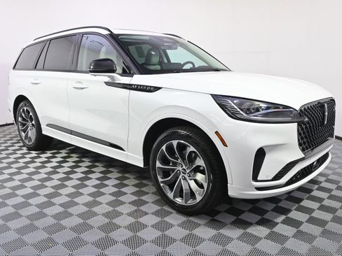 New 2026 Lincoln Aviator AWD w/ Jet Appearance Package image 8