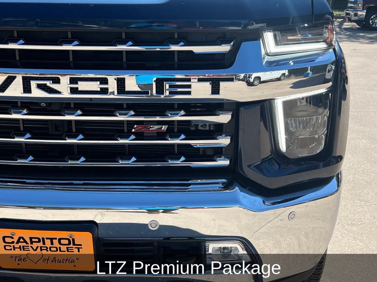 Used 2022 Chevrolet Silverado 2500 LTZ w/ LTZ Premium Package AWD/4WD image 8