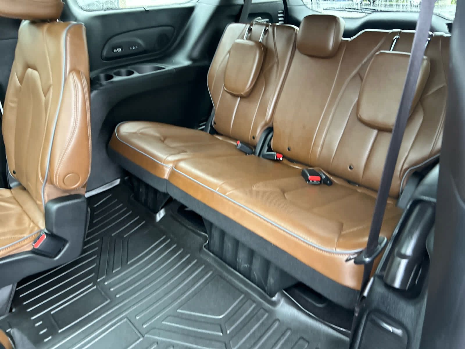 Used 2021 Chrysler Pacifica Limited w/ Premium & Safety Sphere Group AWD/4WD image 25