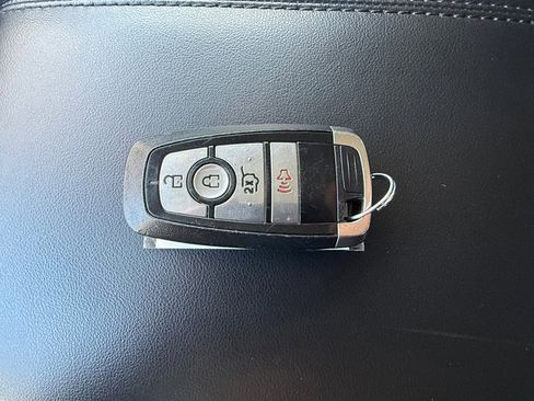 Used 2023 Ford Explorer XLT image 30