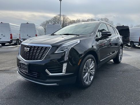 Used 2023 Cadillac XT5 Premium Luxury image 3