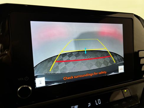 Certified 2025 Toyota Camry SE image 17