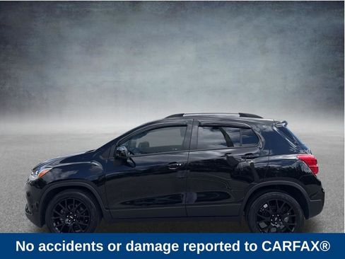Used 2022 Chevrolet Trax LT w/ Midnight Edition FWD image 2