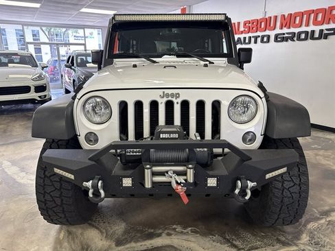 Used 2016 Jeep Wrangler Unlimited Rubicon w/ Connectivity Group AWD/4WD image 2