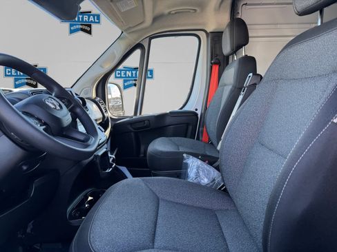 Used 2025 RAM ProMaster 2500 w/ Convenience Group image 10