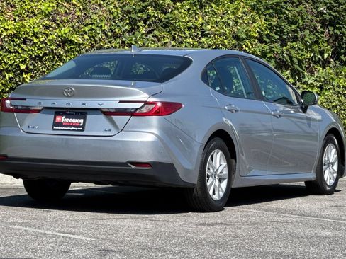 Used 2025 Toyota Camry LE FWD image 5