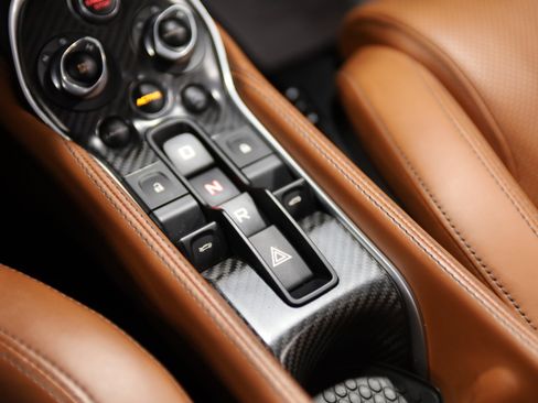 Used 2017 McLaren 570S RWD image 30