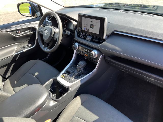 Used 2025 Toyota RAV4 XLE AWD/4WD image 37