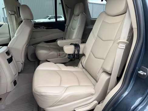Used 2019 Cadillac Escalade Premium Luxury image 16