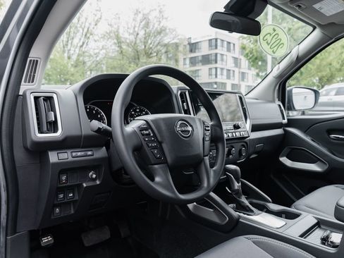 Used 2025 Nissan Frontier SV AWD/4WD image 22