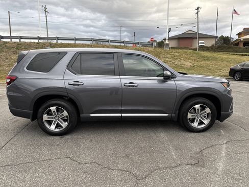 Used 2025 Honda Pilot EX-L image 11