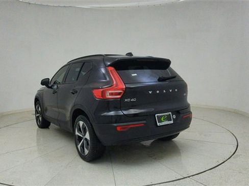 Used 2024 Volvo XC40 B5 Plus image 71