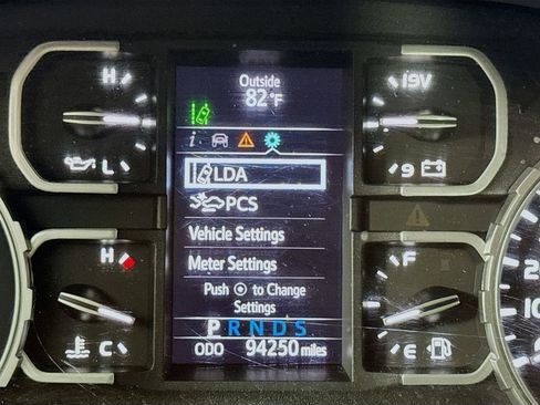Used 2018 Toyota Tundra SR5 AWD/4WD image 12