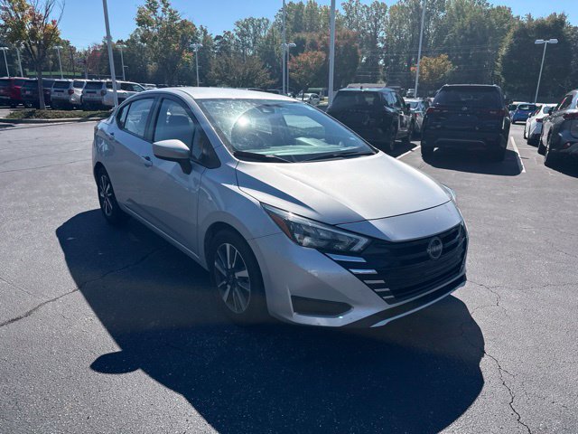 Used 2025 Nissan Versa SV FWD image 4