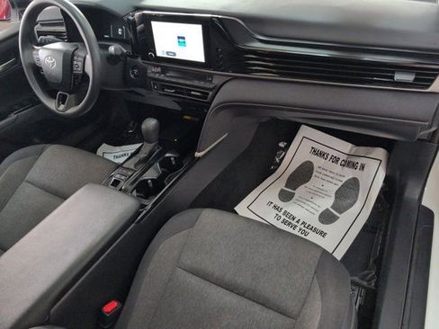 Used 2025 Toyota Camry LE image 28