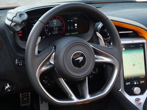 Used 2024 McLaren 750S Spider RWD image 9