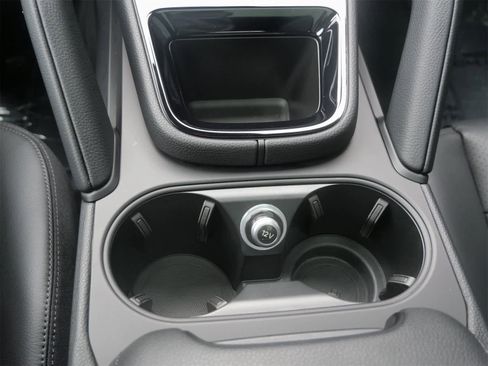 Certified 2025 Porsche Cayenne image 18