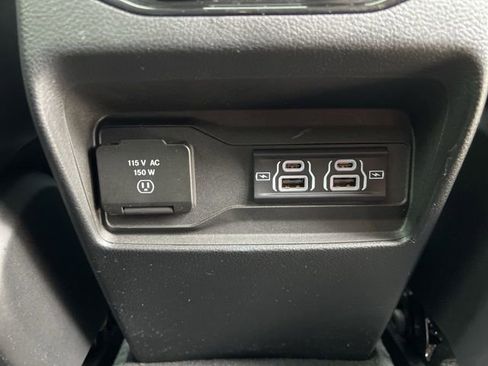 Used 2023 Jeep Grand Cherokee Laredo w/ Luxury Tech Group I AWD/4WD image 16