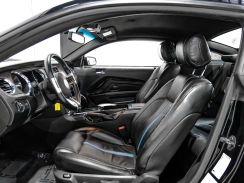 Used 2013 Ford Mustang GT Premium w/ Electronics Pkg RWD image 37